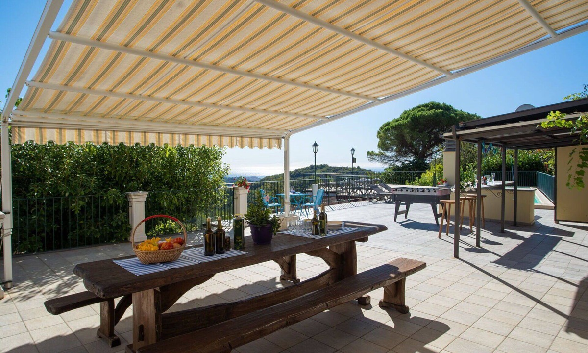 Valloria Apartment | Nice apartment for 30 people with WIFI, pool, A/C, hot tub, TV and patio