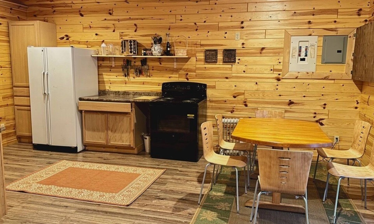 Batchawana Bay House | No neighbors, 2 km Lake Superior and river shoreline, 1,800 sq ft house