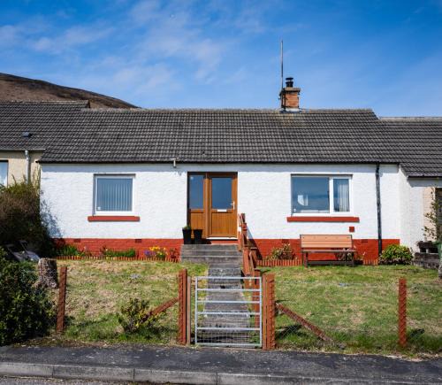 Helmsdale House | North Coast Cottage - Coastal Highland Retreat with Sea Views