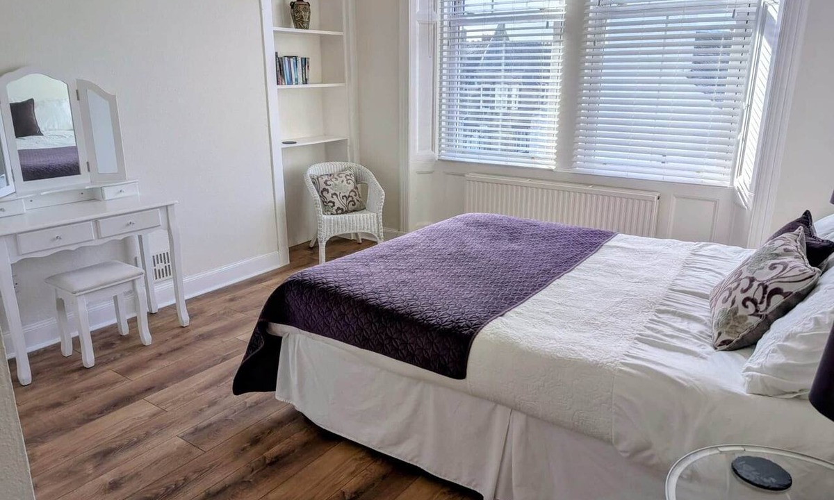 Aberdour Apartment | Number Two Aberdour - Pretty Village nr Edinburgh