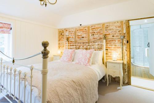 Faversham House | Oast Barn Cottage by Bloom Stays