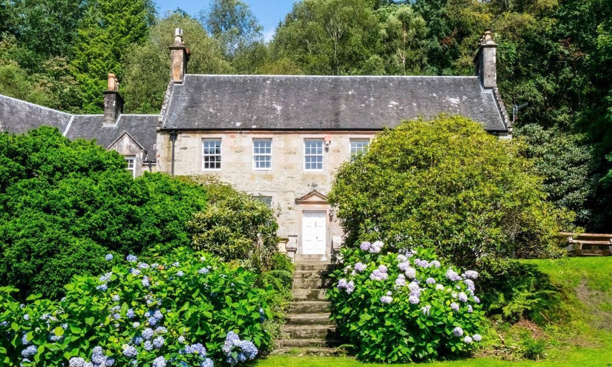 Kilmun Villa | Old Argyll House - Seven Bedroom Villa, Sleeps 16