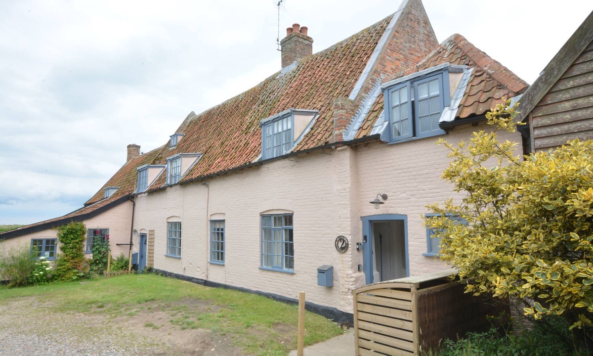 Walberswick Cottage | OLD VALLEY FARM, pet friendly, luxury holiday cottage in Walberswick