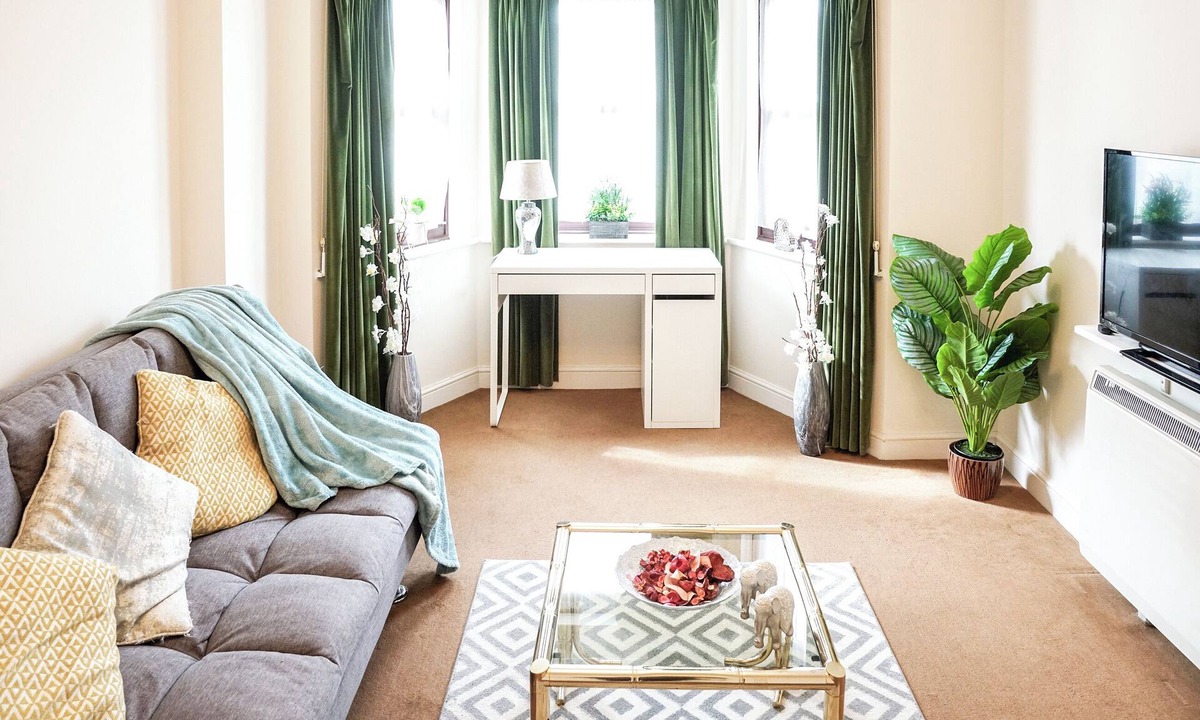 Burnham Cottage | One bed executive apartment close to Heathrow.