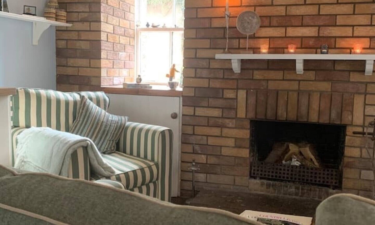 Kinghorn Condo | One bedroom, indoor fireplace. Right beside beach.