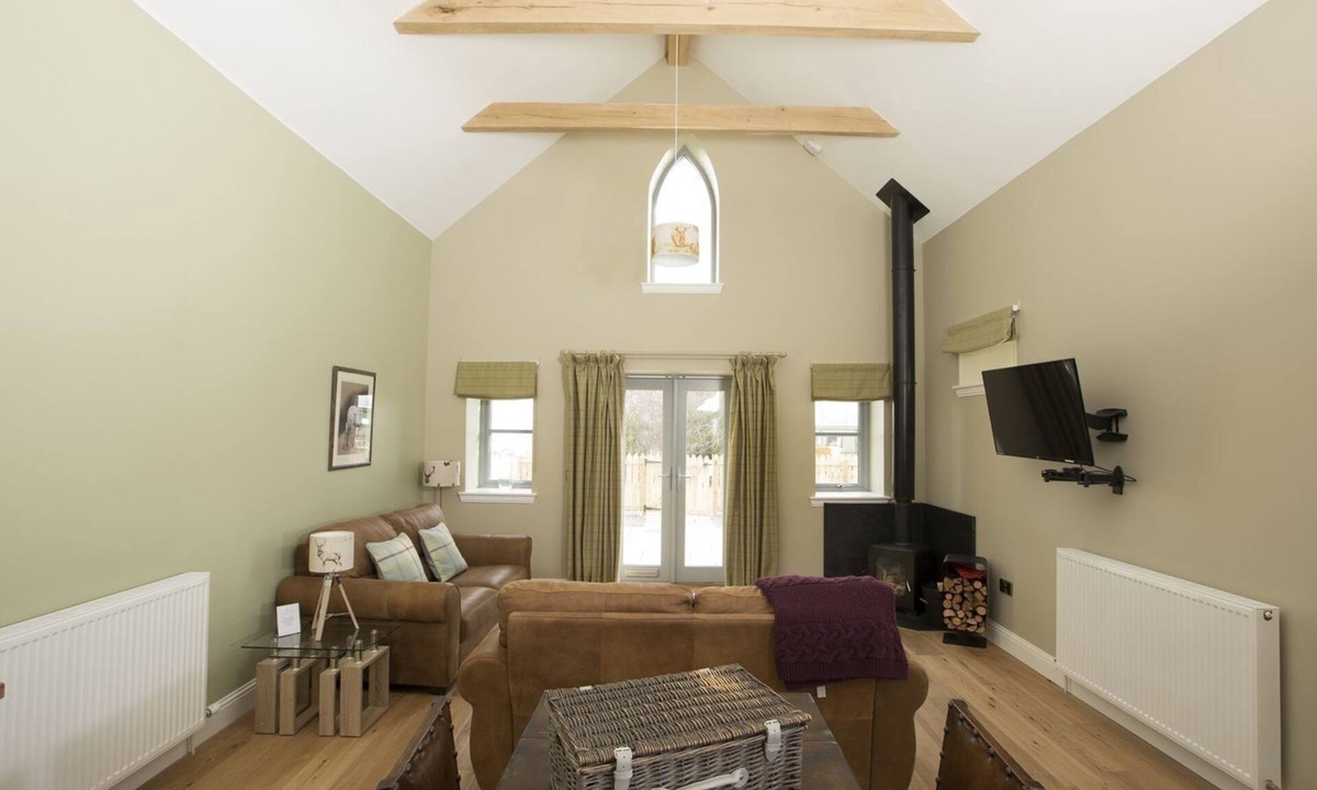 Crieff Apartment | Orchard Cottage, single level Sleeps 4 with a wheelchair accessible bathroom