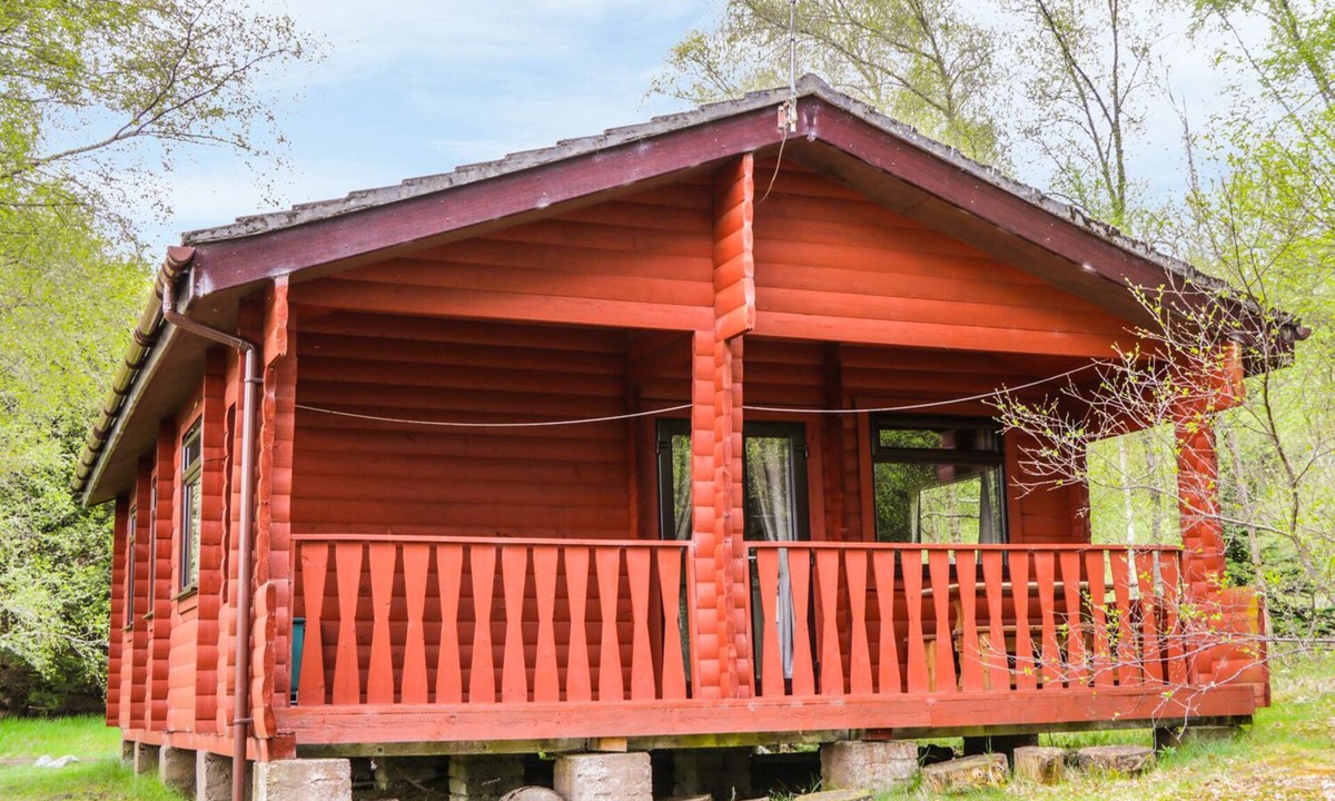 Marybank Cottage | OTTER LODGE, pet friendly, with a garden in Strathpeffer