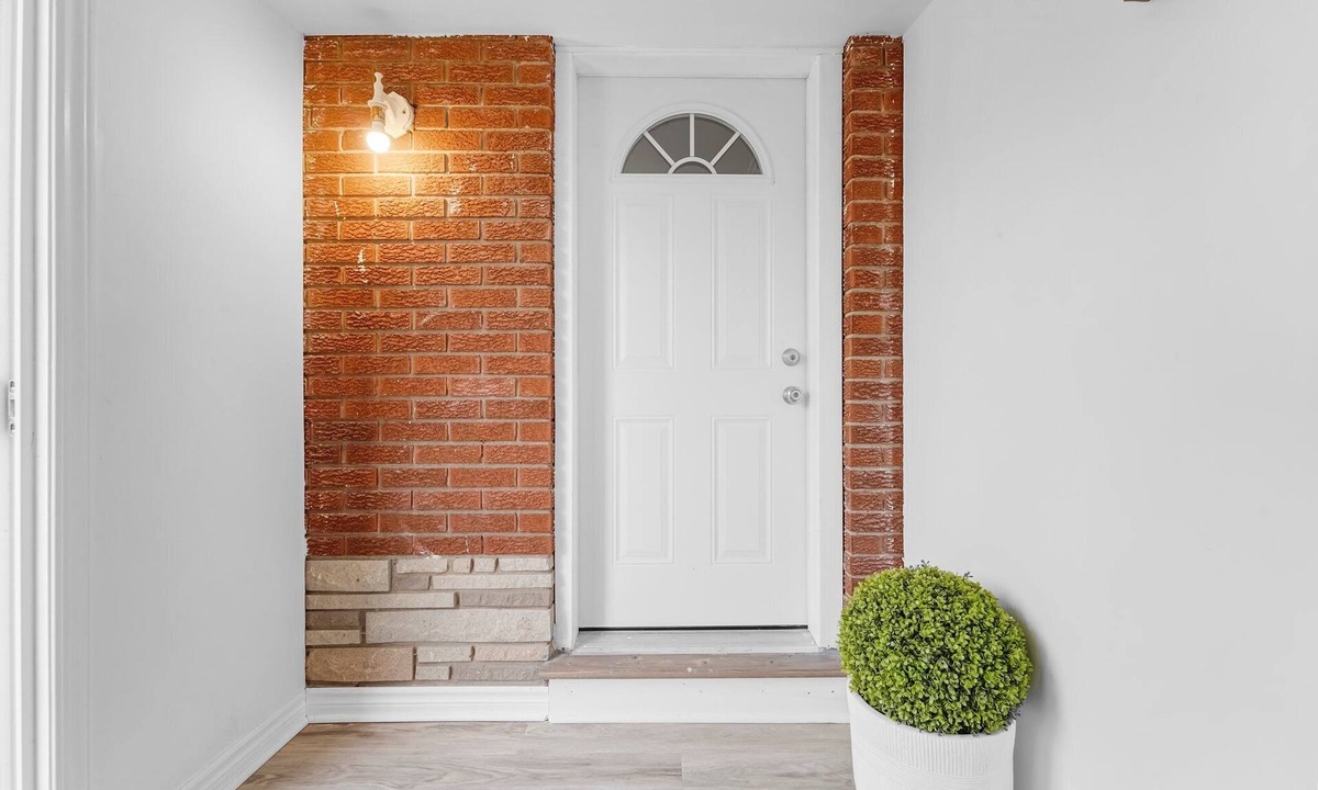Niagara-on-the-Lake House | Our stylish, comfy home in wine country blends relaxation & convenience.