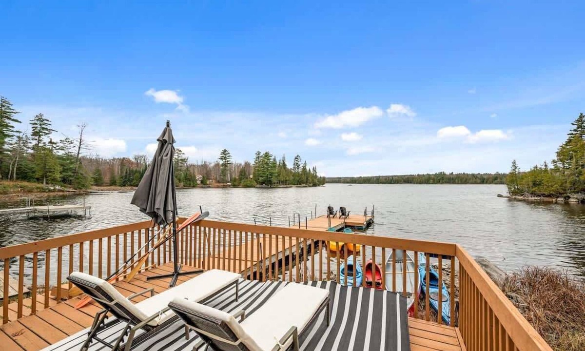 Lanark Highlands Cottage | Pôr do Sol Whitelake Waterfront Group Getaway
