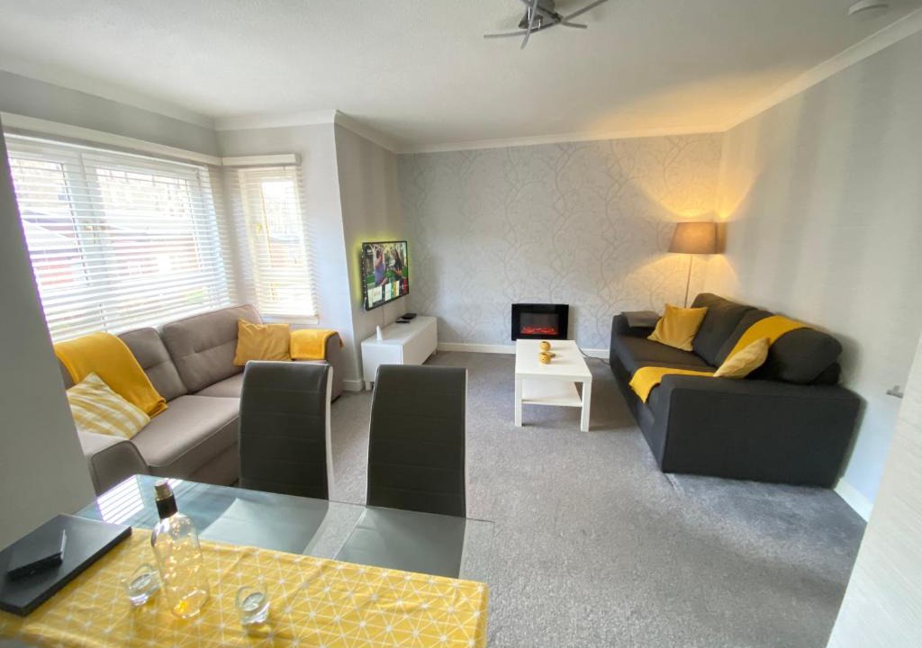 Paisley Apartment | Paisley Central Apartment #2