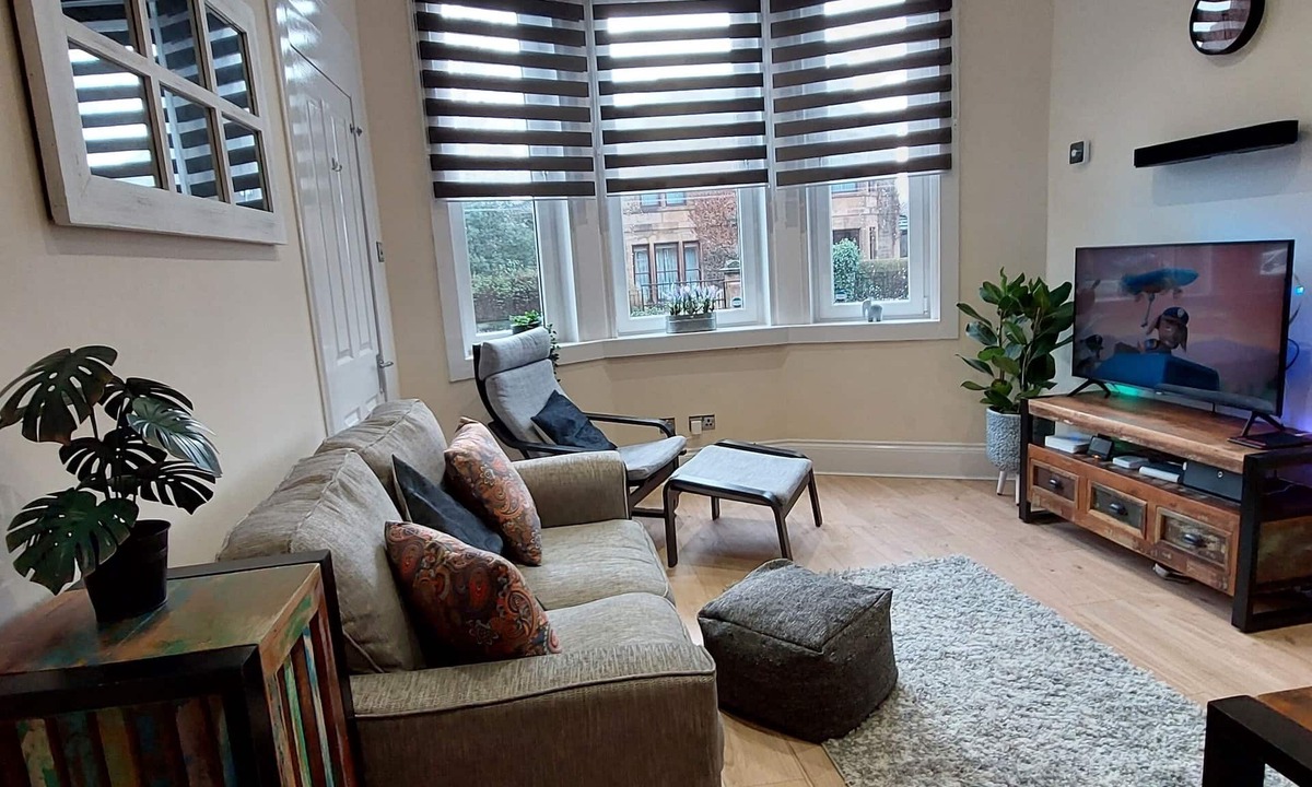 Paisley Apartment | Paisley Pattern Flat West End UWS UNI GLA Glasgow Airport