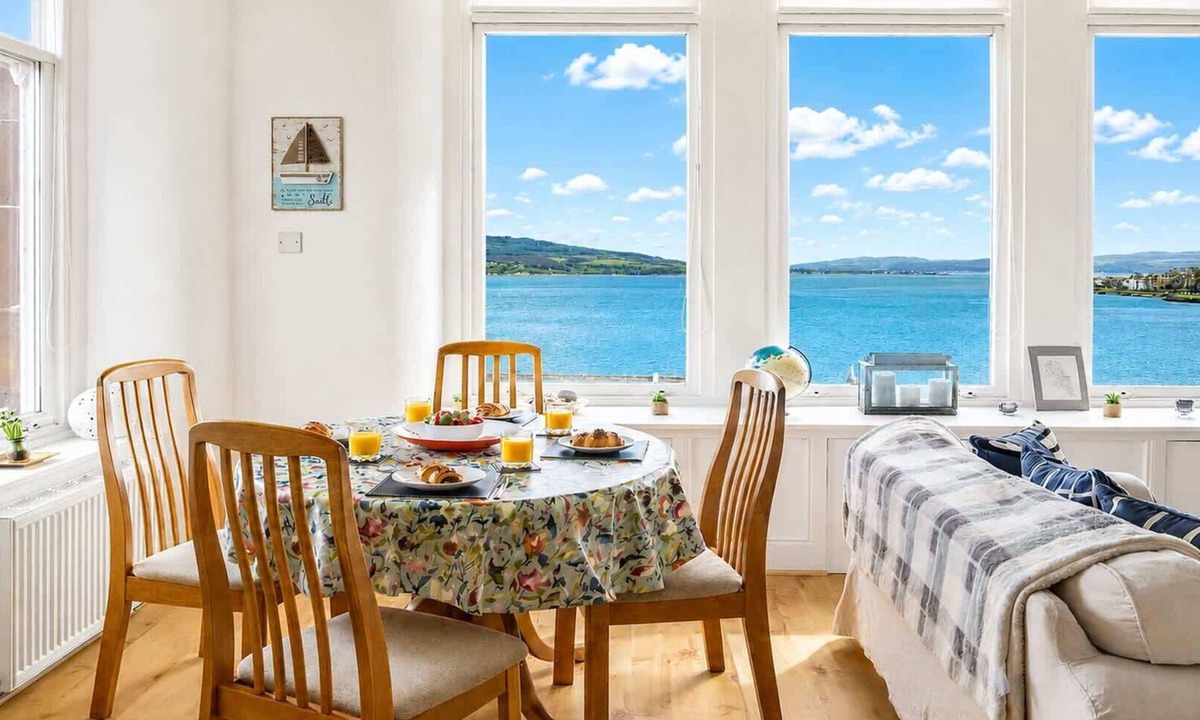 Rothesay Apartment | Panoramic Sea View Apartment in Rothesay Bay