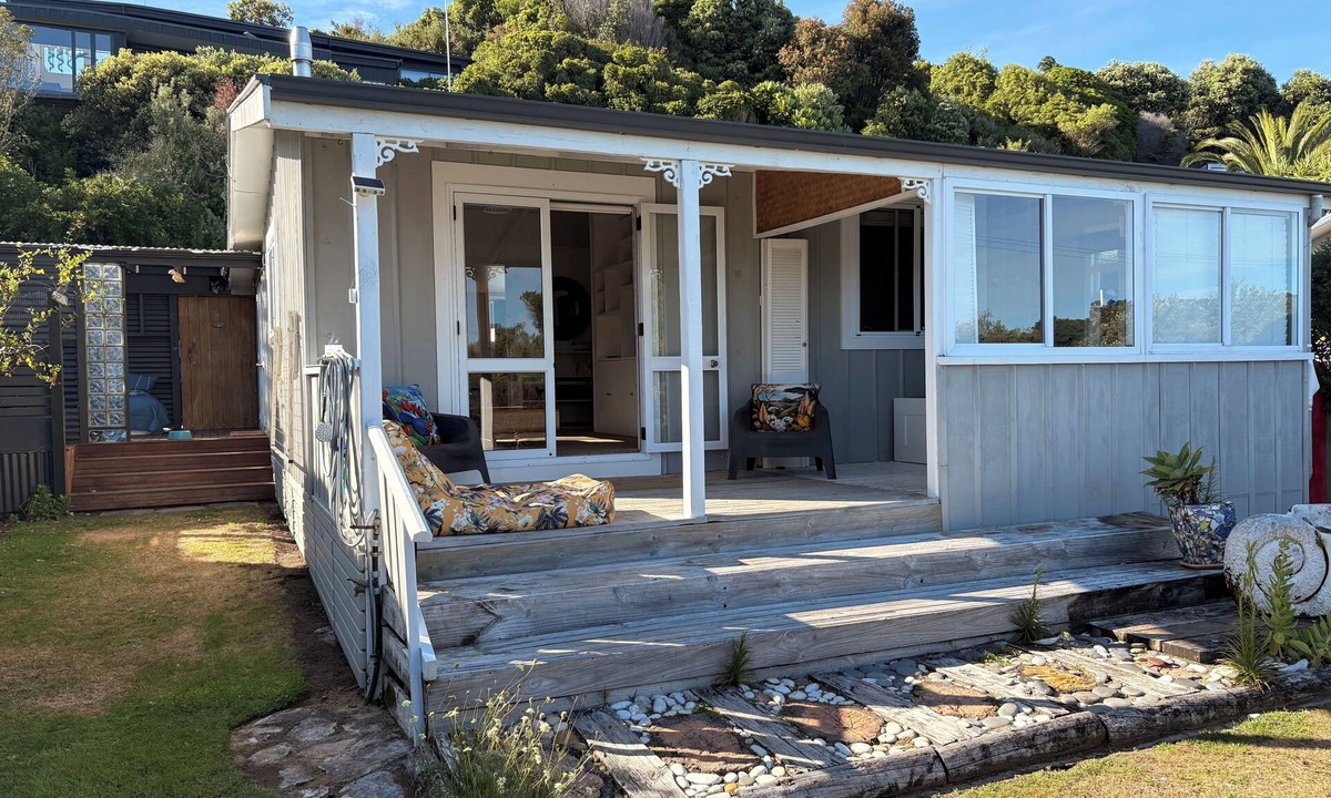 Tata Beach Cottage | Paradise Beach Cottage - across the road to Ligar Bay Beach