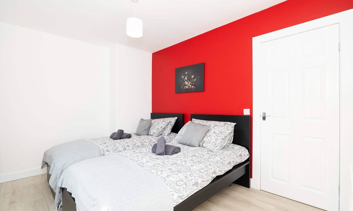 Dennyloanhead Apartment | Parking - Wi-Fi -Near Falkirk & Stirling -Sleeps 6