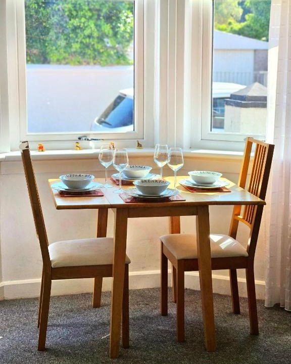 Largs Apartment | Parkside 2 bedrooms appartment with encolsed garden
