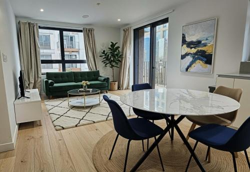 Peninsula Apartment | ParkSide Residence - London Greenwich o2