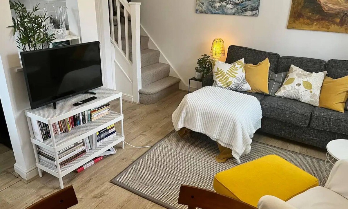 Borehamwood House | Pass the Keys | Cosy One Bedroom House with Parking