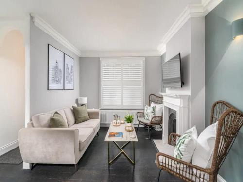 St Albans House | Pass the Keys Luxury 2 Bedroom Townhouse in Central St Albans