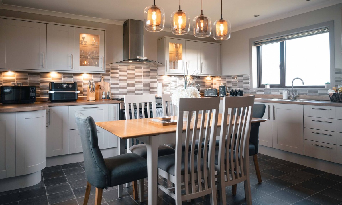 Scarfskerry House | Peaceful and Spacious Home just 5 mins from Dunnet Head