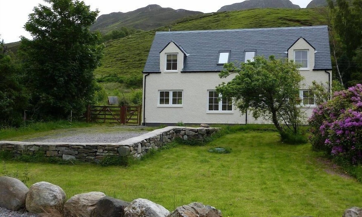 Bundalloch Cottage | Peaceful Holiday Cottage, Dornie, North West Highlands, Scotland