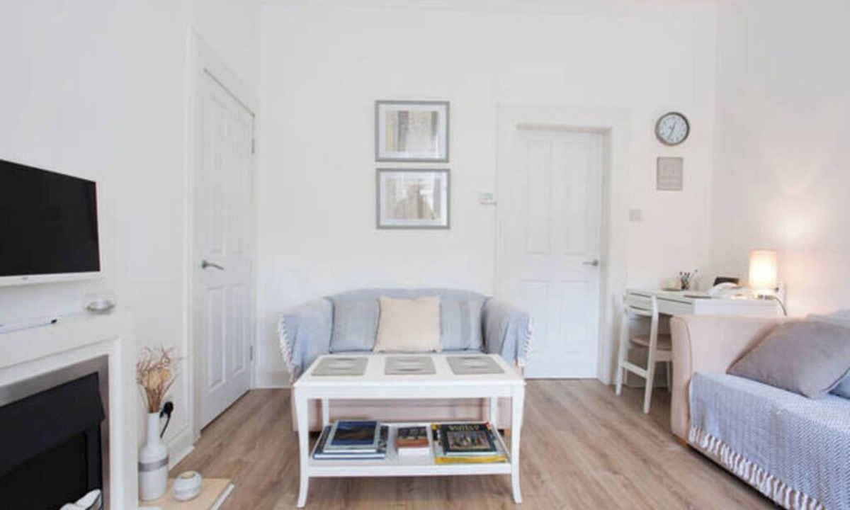 Kilsyth Apartment | Peaceful retreat between Glasgow & Edinburgh with Outlander Studios next door!