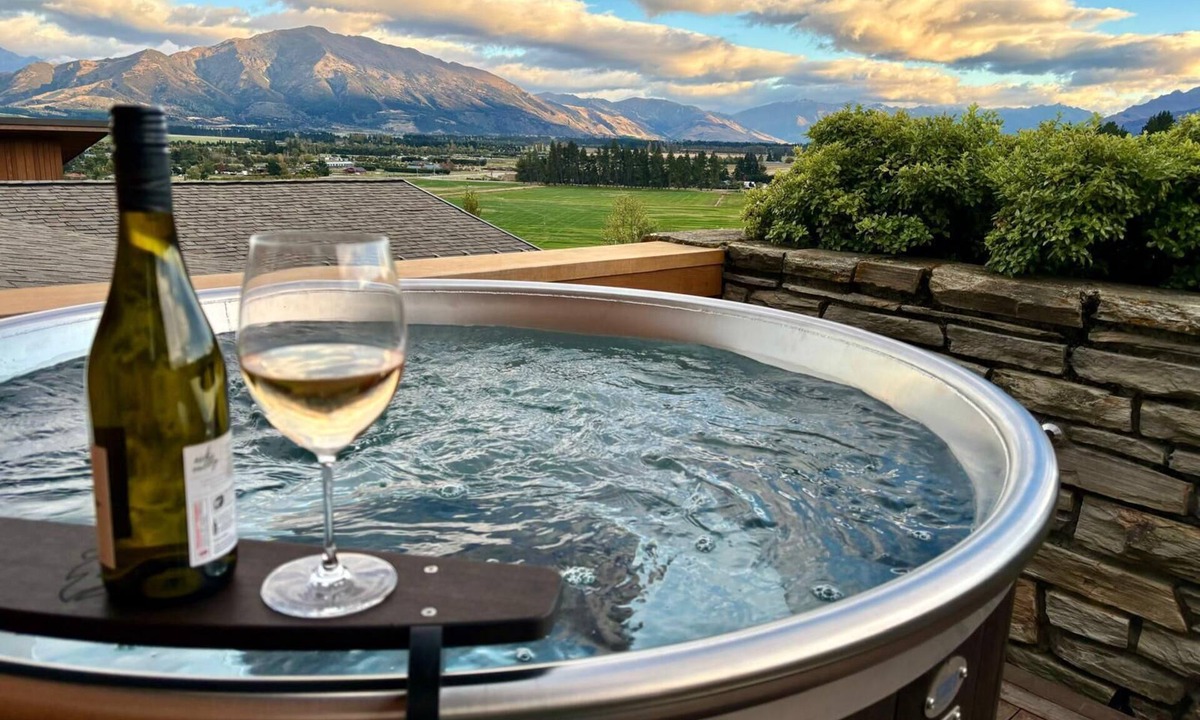 Wanaka Apartment | Peaceful Retreat - With Hot Tub
