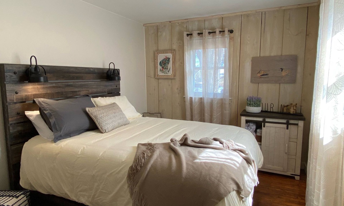 Kingsville Cottage | Pelican Place ❤️ WALK EVERYWHERE! Your home away from home.