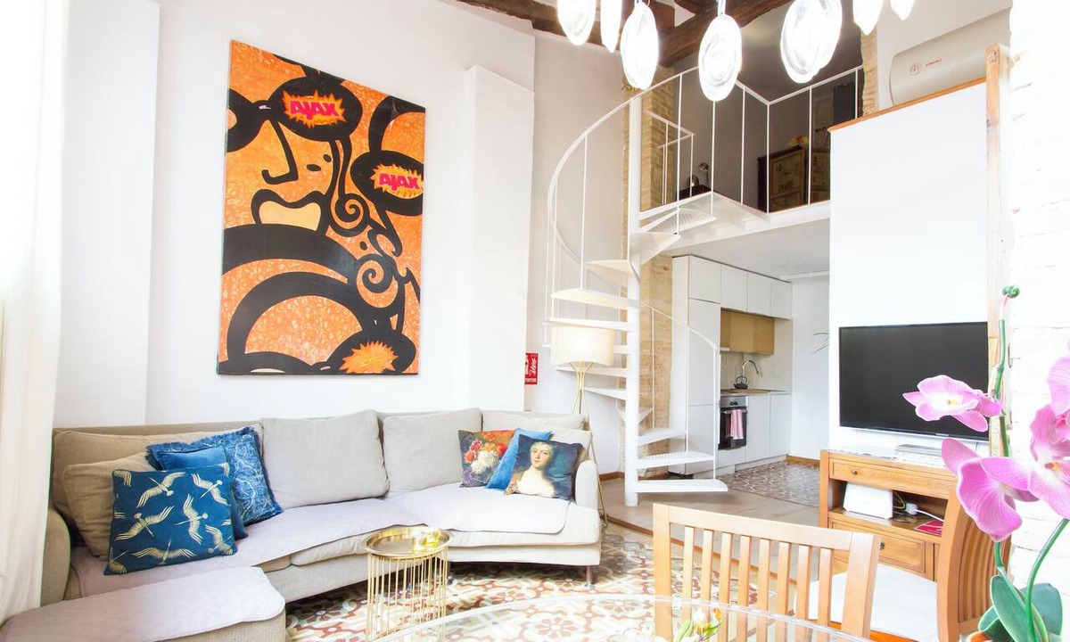 La Seu Apartment | Penthouse Cathedral Quarter Mester Apartments .central A/C and high speed wifi