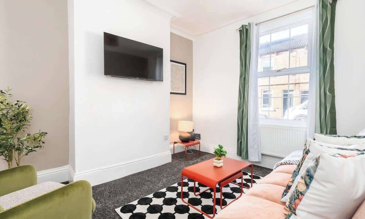 Doncaster House | Perfect Booking | Central Doncaster 3 Bed Home