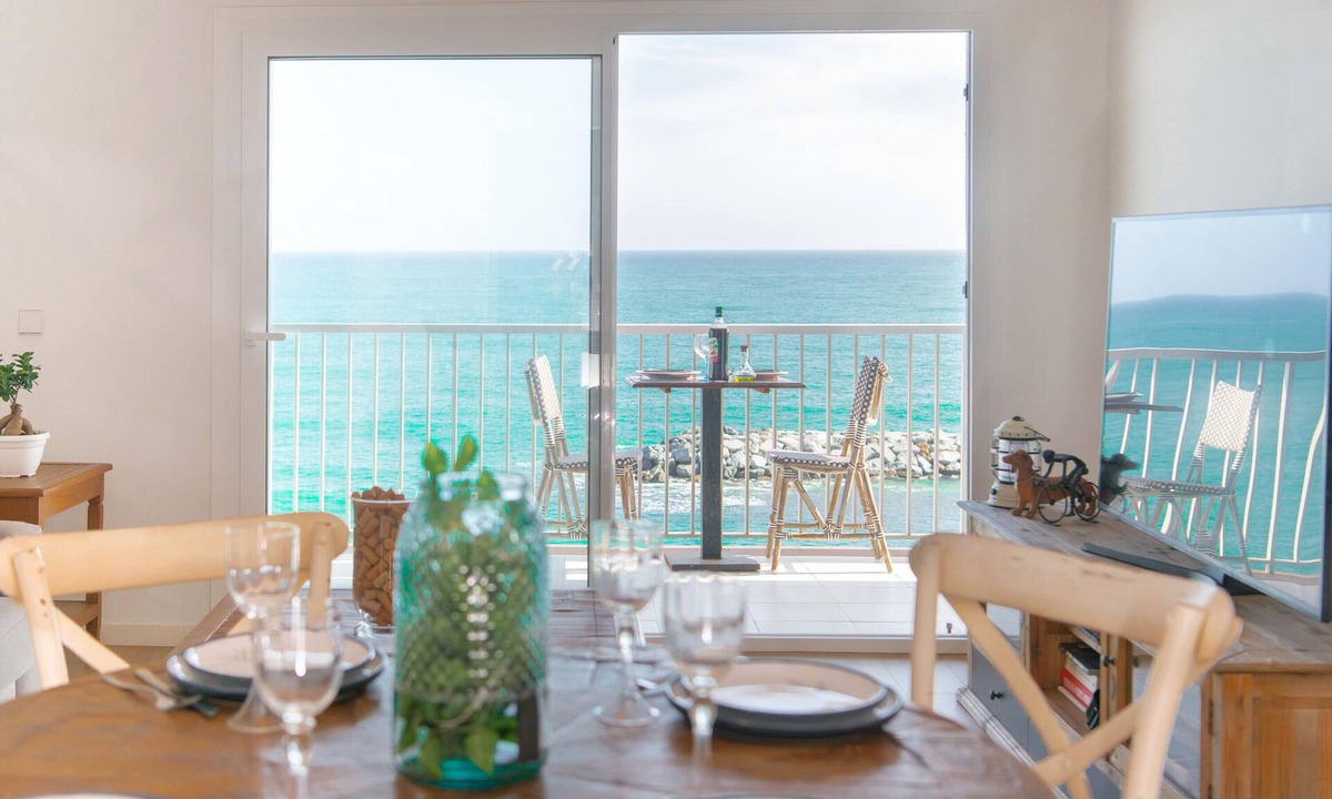 Sant Antoni de Calonge Apartment | Perfect seaside getaway: Cozy apartment with spectacular views in Sant Antoni de Calonge 🌅⚓