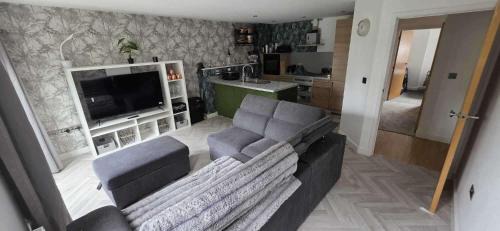 Doncaster Apartment | Pet Friendly 2-Bed Apt Sleeps 3 with Parking