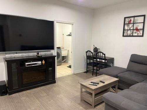 Dunsford House | Places to stay bbq ac heat parking wiffi