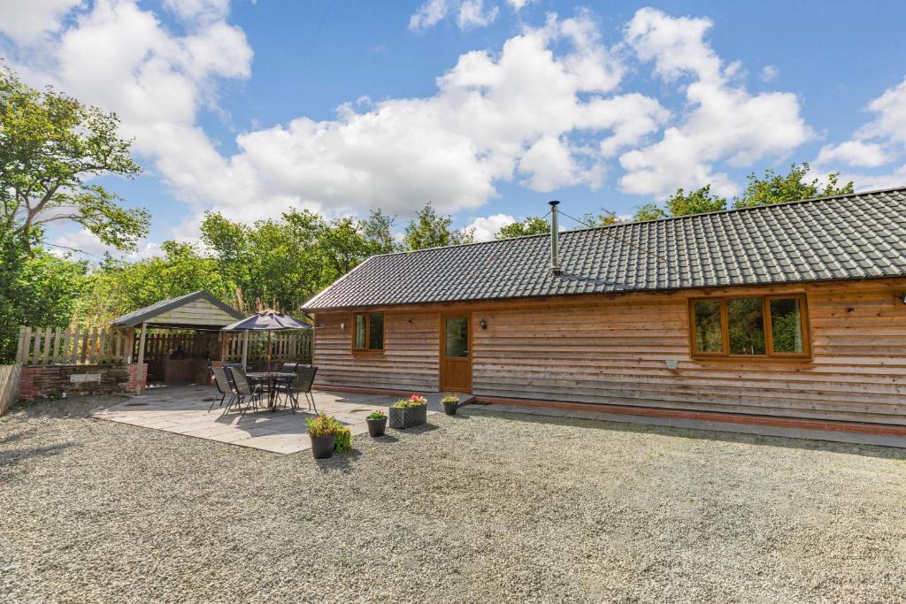 Bleddfa House | Ploony Hill Lodge