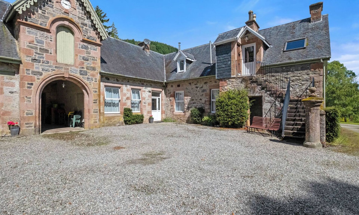 Glen Urquhart Apartment | Pond View on Aigas Golf Course by Interhome