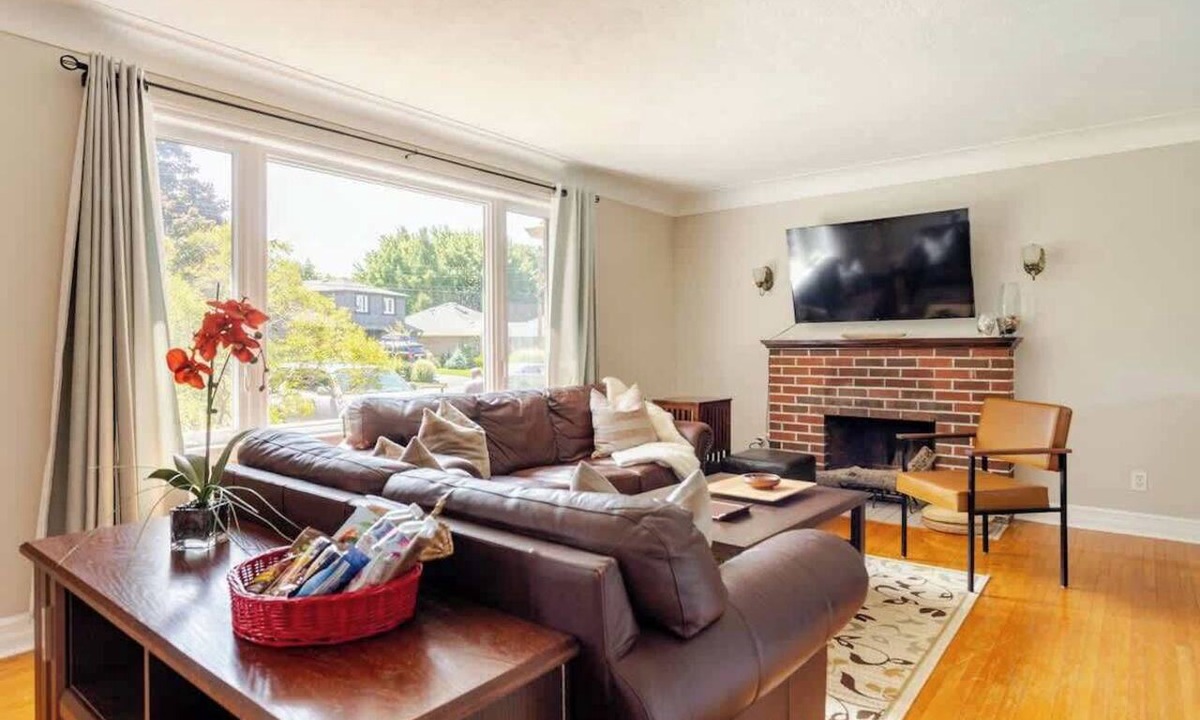 Burlington House | Pool, Foosball, 2 living rms
