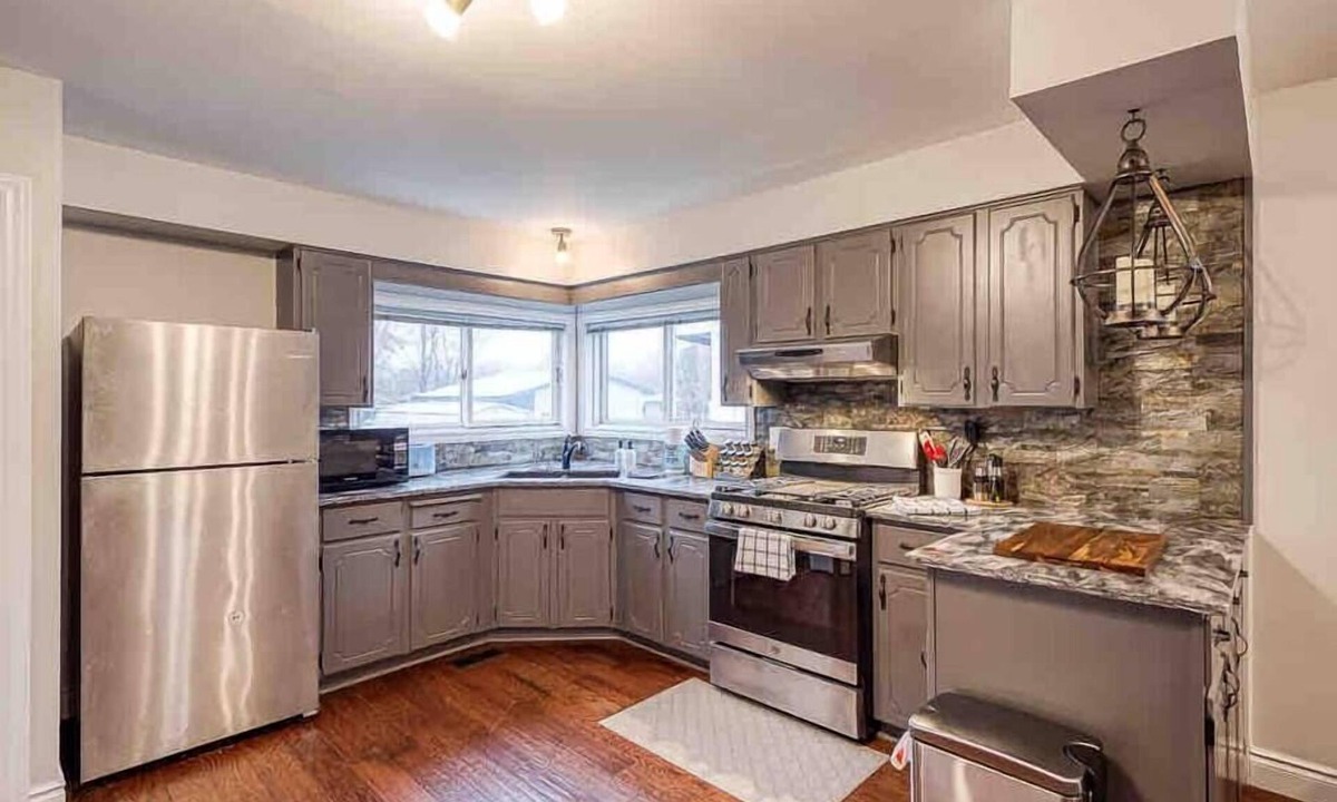 Port Burwell House | Port Burwell Paradise! 4 to 8 guest’s.