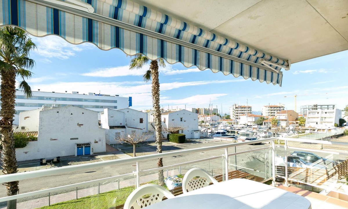 Santa Margarida Apartment | PORT CANIGÓ I 138 -Very nice and bright apartment with shared swimming-pool.