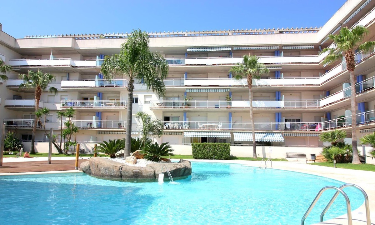 Santa Margarida Apartment | PORT CANIGÓ II 304 -Nice and bright apartment with views on the channels and pool, in Santa Margarita (Roses)