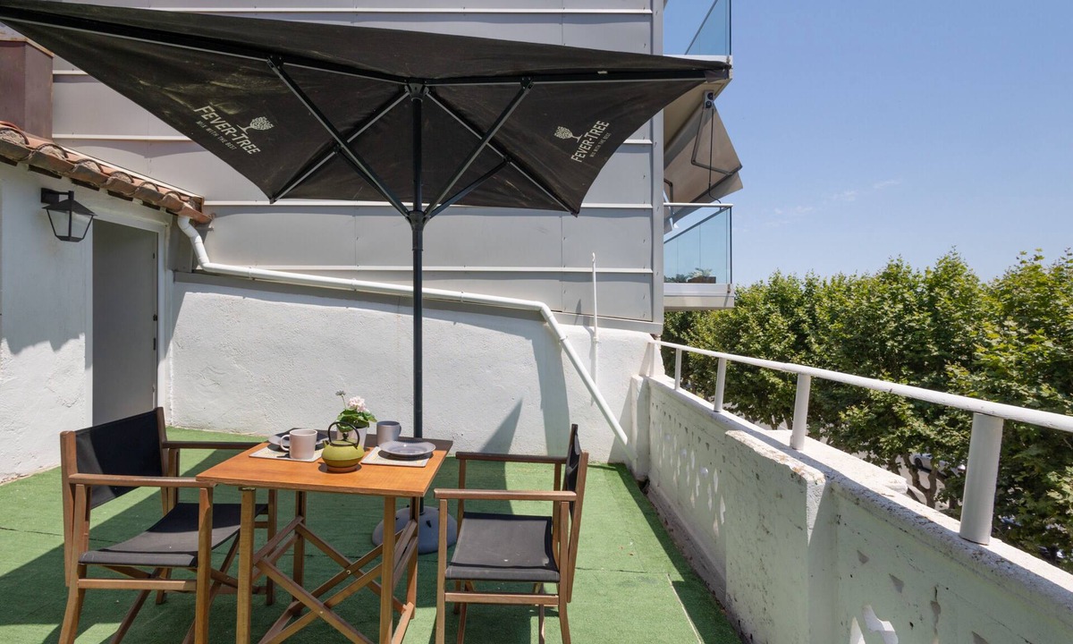 Arenys de Mar Apartment | Portblanc Front Apartment with Sea Views, Wi-Fi and Air Conditioning