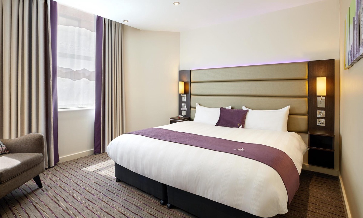 Borehamwood Hotel | Premier Inn London Elstree/Borehamwood