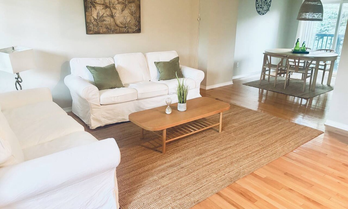 Oakville House | Premium 3BR Oakville/Pool, Gym and parking, close to all HWYS & shops