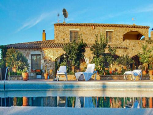 Calonge Villa | Pretty Villa with Sun Loungers