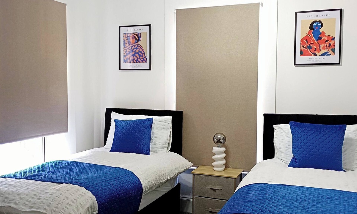 Luton House | Prime Town Centre-Location-Station-Airport-WiFi-Parking