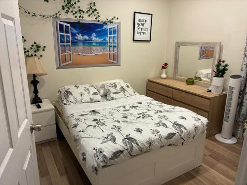 Walkerville House | Private Hot Tub Retreat, Walk to Caesars, Waterfront & Downtown!