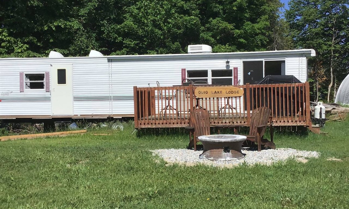Lanark Highlands House | Private park model trailer