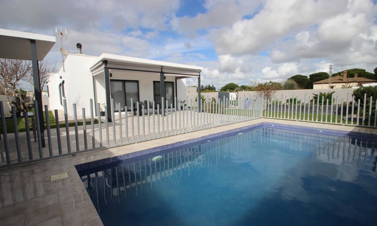 Campano House | private Pool, modern and perfect holiday home casa Hugo with AC and Barbecue