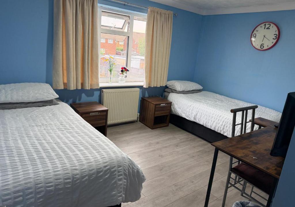 Tea Green House | Private Room Near Luton Airport Free Parking
