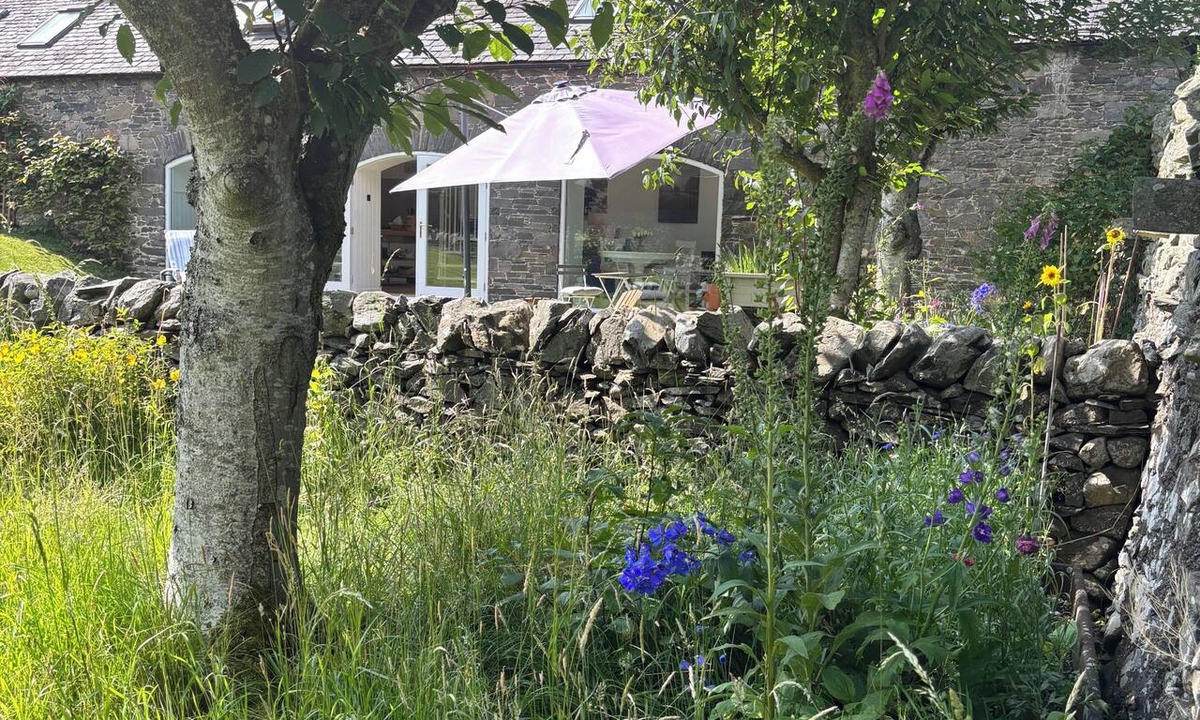 Peebles House | Private rural retreat in the Scottish Borders with sauna, log fire, & garden