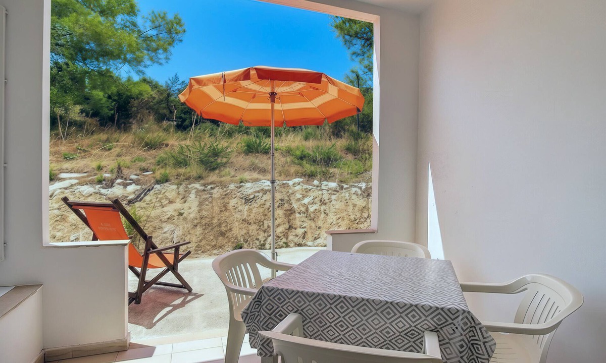 Chiesiola Resort | Property in a Holiday Village 'Baia Falcone - Standard 301' with Sea View and Air Conditioning