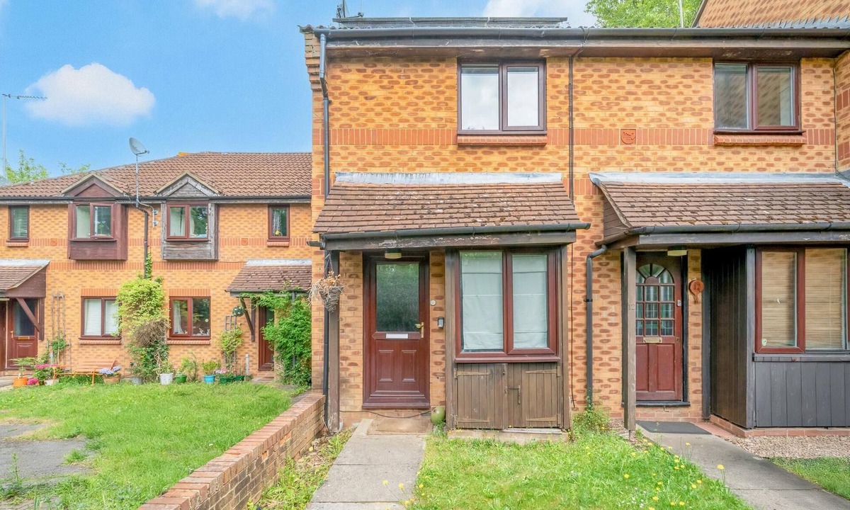 St Albans House | Quiet St. Albans Cottage with Free Parking - Pass the Keys